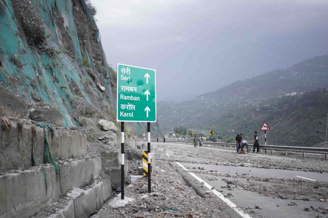 Jammu Srinagar Highway Remains Shut