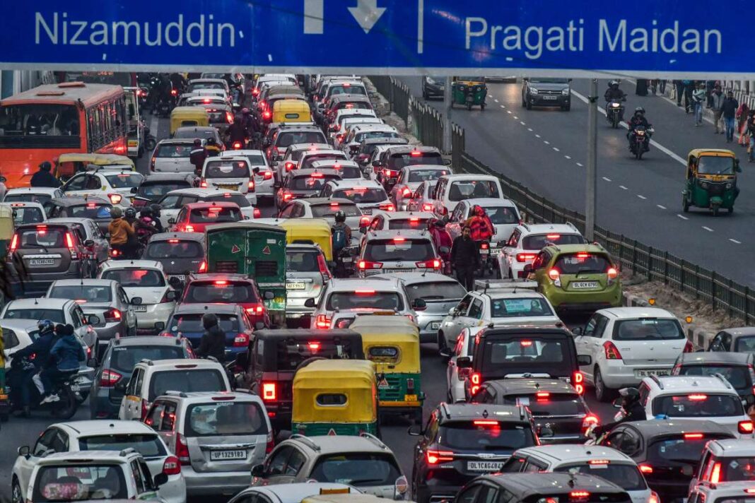 Maharashtra Day Traffic Chaos on Pune Mumbai Expressway