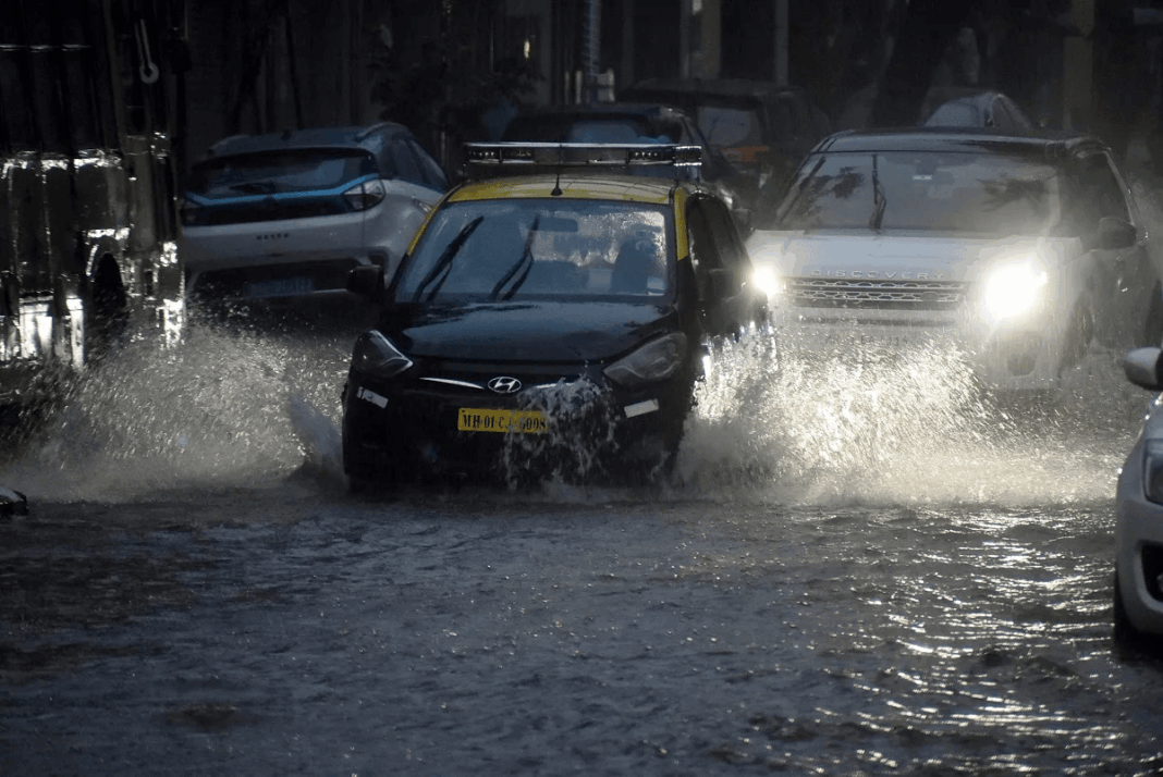 Mumbai on Orange Alert for Intense Weekend Showers