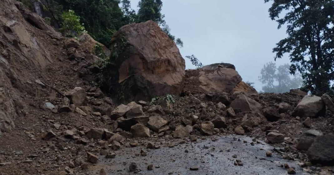 Nepal Rapti Highway Landslide Blocks Road Stranding Hundreds in Salyan