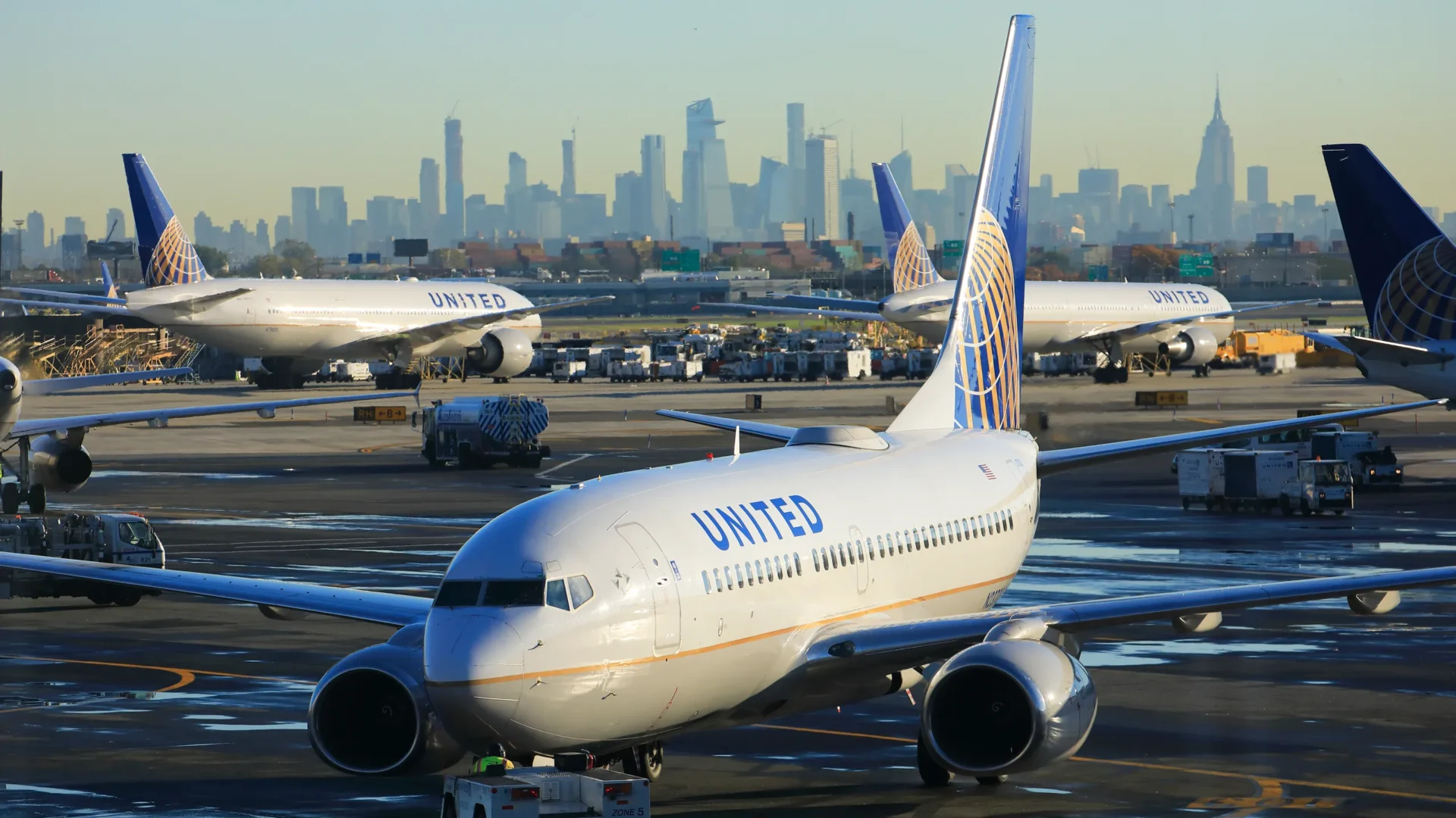 Newark Airport Delays Escalate as United Cuts 35 Flights
