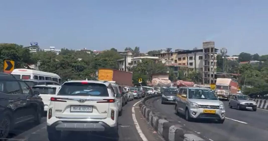 Pune Mumbai Expressway Faces Severe Traffic Congestion on Holiday Weekend