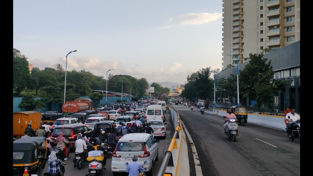 Sinhagad Road Flyovers Fail to Ease Traffic Woes