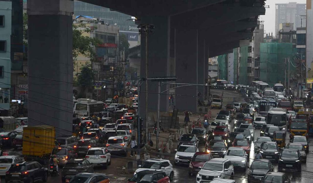 Traffic jams hit Hyderabad Chaitanyapuri colony