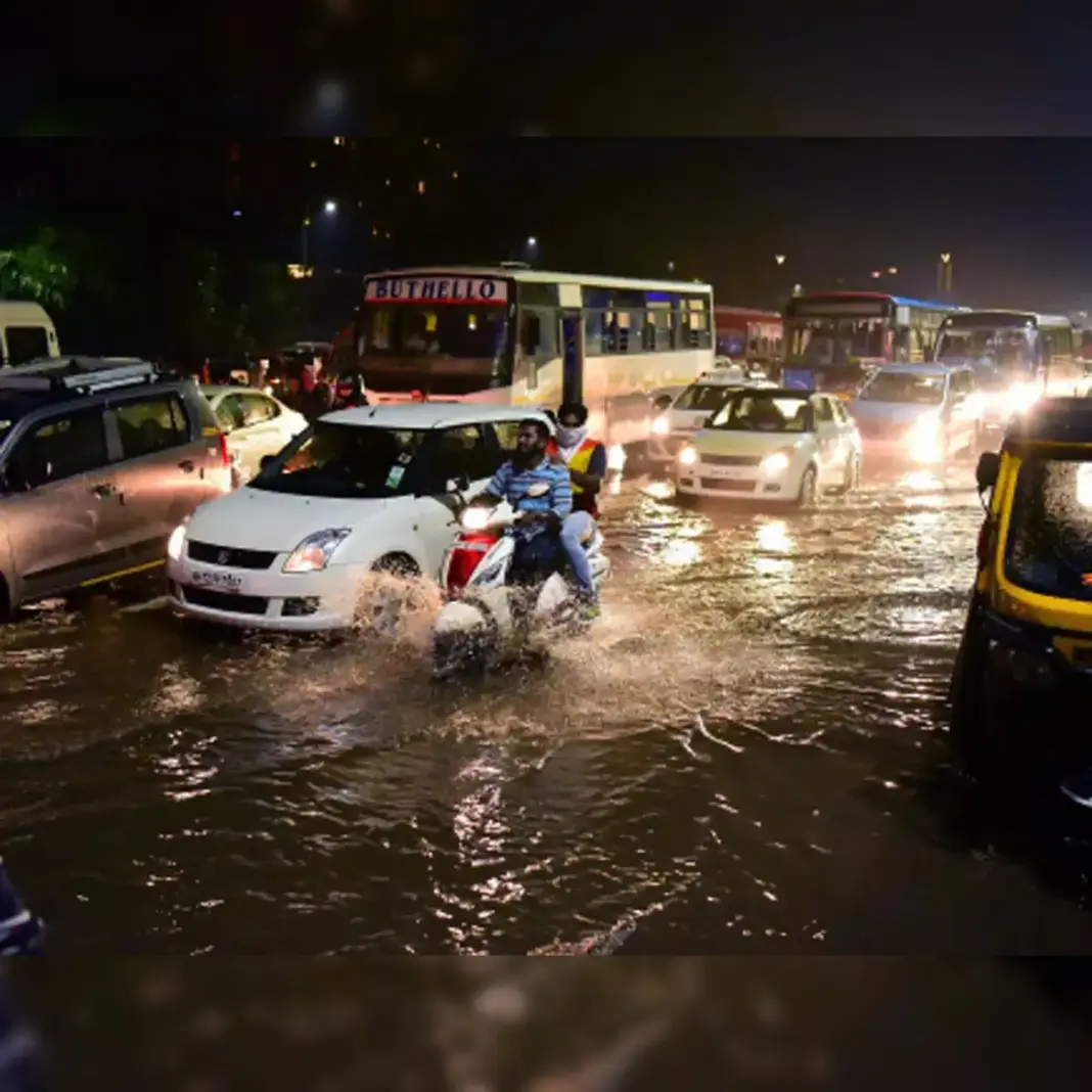 Rain disrupts traffic on Pune Katraj Kondhwa Road