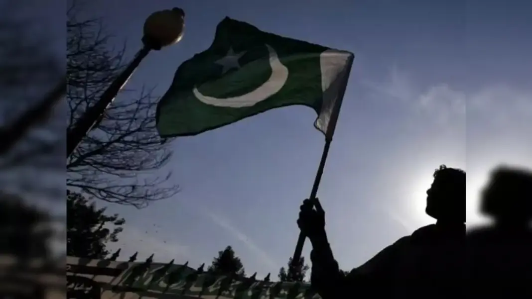  Pakistan Cuts Energy Costs Amid Crisis