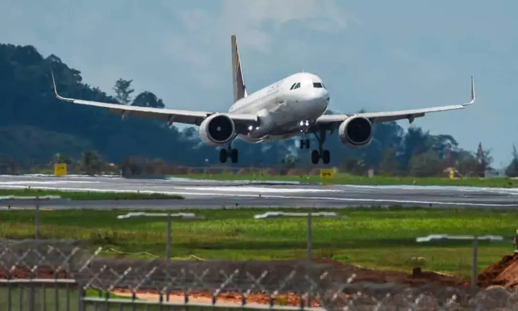 India Dreamliner AI315 Returns to Hong Kong