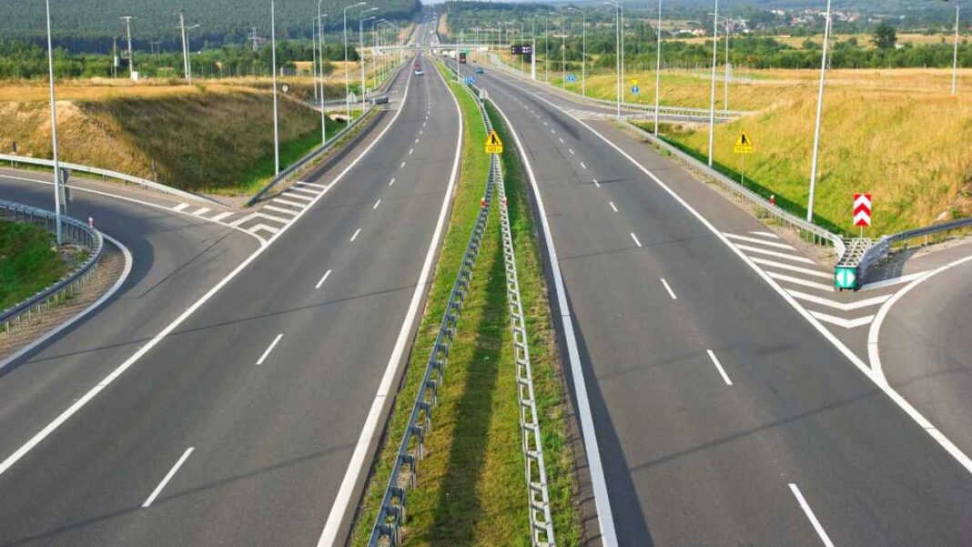 Bengaluru-Chennai Expressway Bans Slow Vehicles in Kolar
