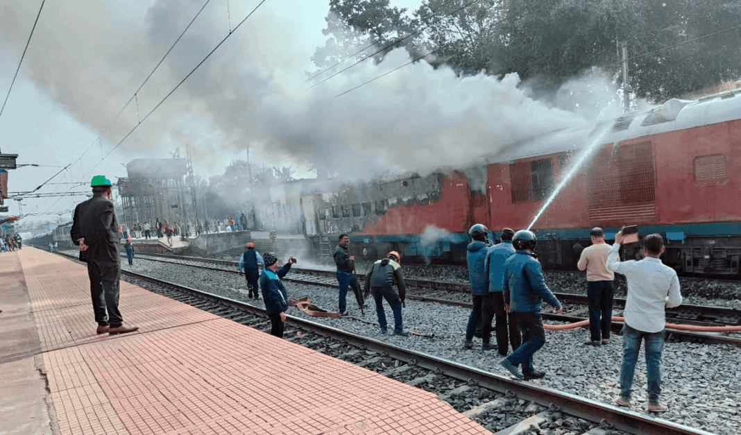 Daund Pune DEMU train fire incident causes panic among passengers