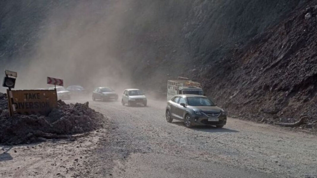 Shimla Kalka Highway Reopens After Chakki Mod Landslide Halts Traffic for 2 Hours