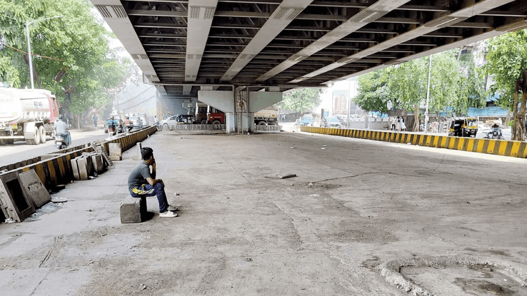 Mumbai Teli Gali Flyover Gets of Abandoned Vehicles