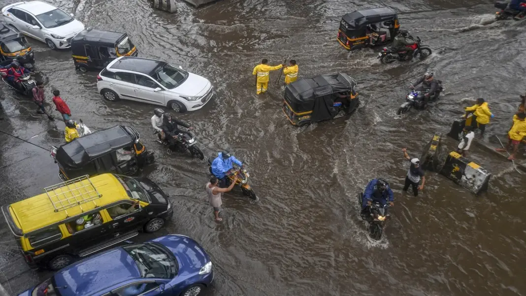 Mumbai experiences heavy showers leading to waterlogging and traffic disruptions