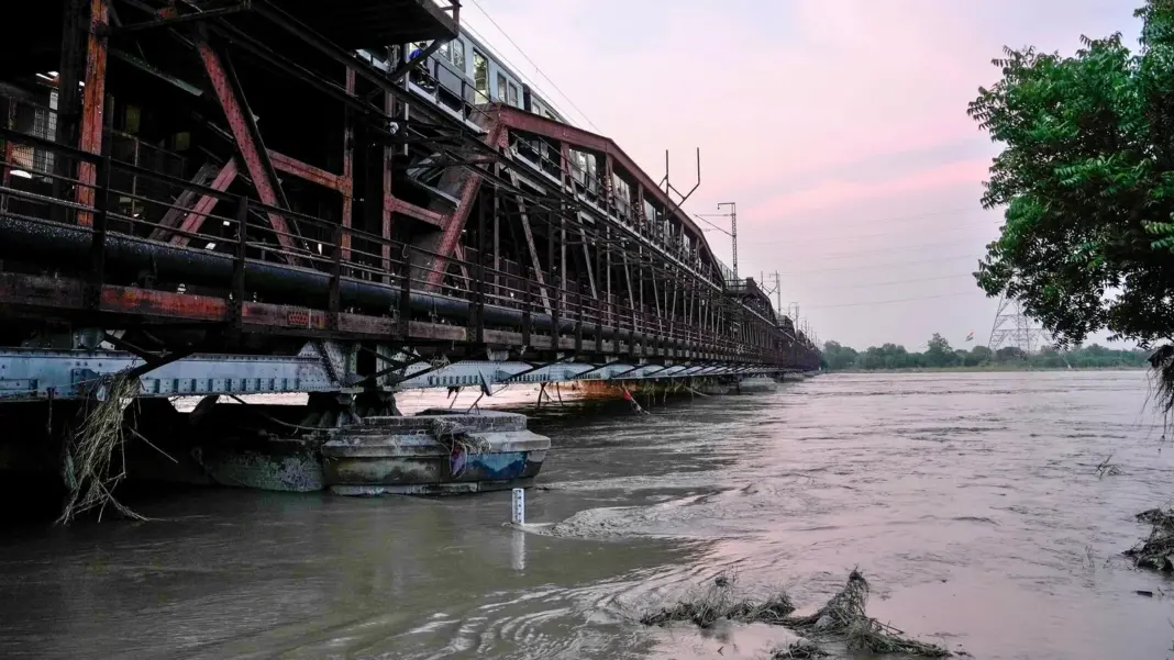 Delhi’s Yamuna River Chokes in Pollution Crisis