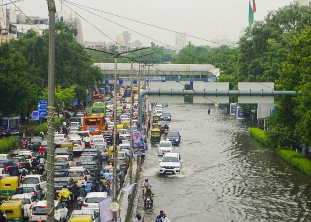 New Delhi Faces Sewer Overflow Traffic Jam