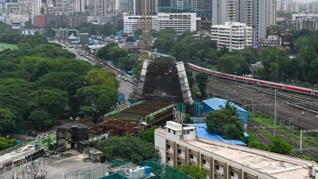 Mumbai Stalls One Mahalaxmi Bridge Starts Another
