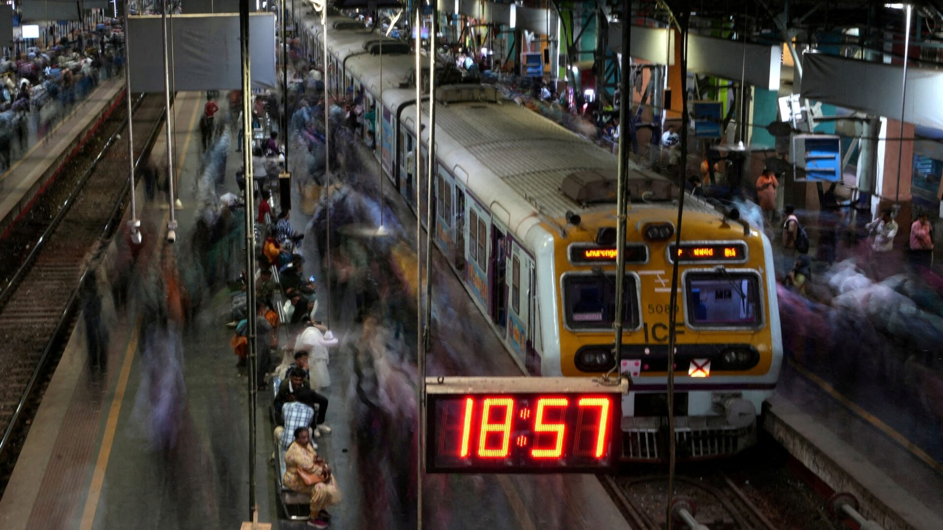 Ministry of Railways announces major reforms to train controller operations