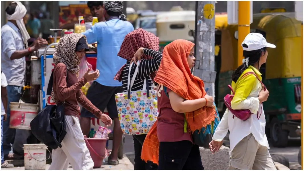 Delhi residents face extreme heat with thunderstorms likely this evening