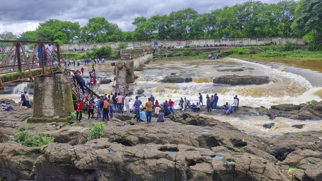 Maharashtra Orders Closure of Tourist Spots Amid Rising Monsoon Risk