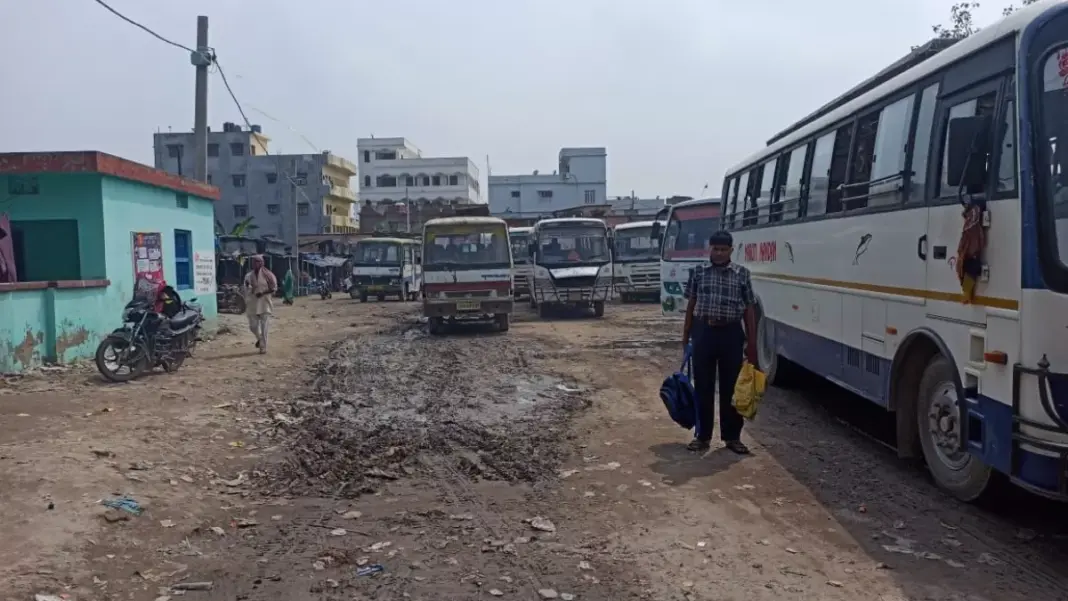 Gopalganj Roads Deserted as Curfew Disrupts Local Transit, Commerce