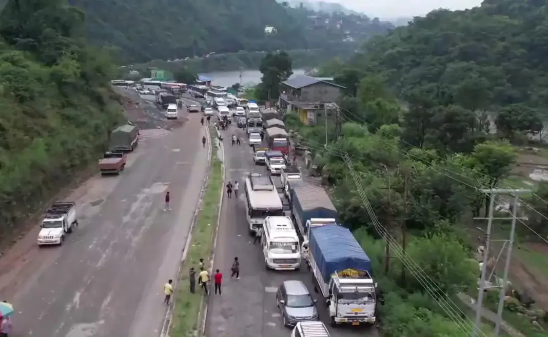 Mandi Landslides Cut Off Key Roads, Isolate Tourists and Locals