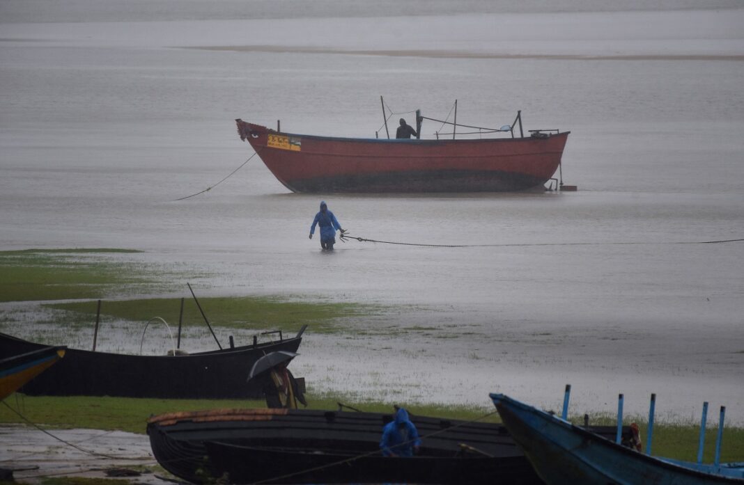 Panaji monsoon rains trigger high wave warnings, high tides threaten coastal activities