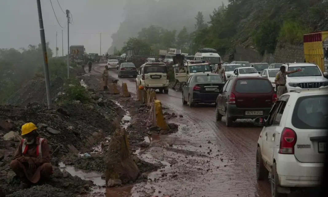 Uttarakhand Orange Alert Issued for Four Districts Over 90 Roads Blocked