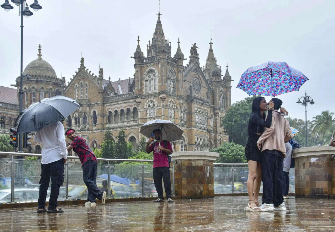 Mumbai Set for Heavy Rain Wind Gusts and High Humidity on July 5
