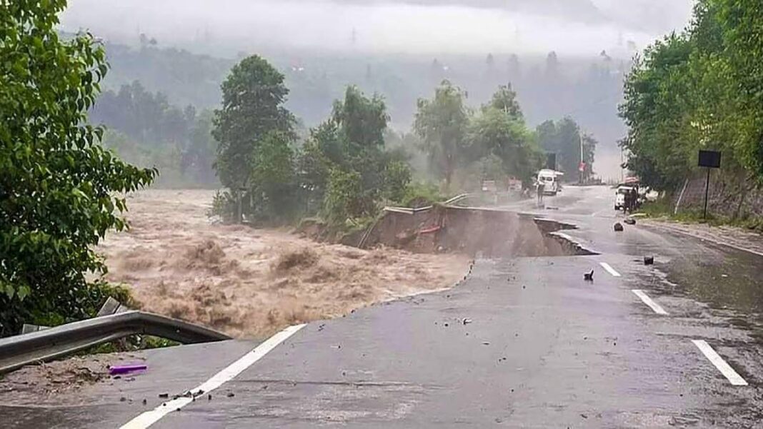 Chandigarh Manali Highway Blocked For 10 Hours After Landslide Hits Mandi