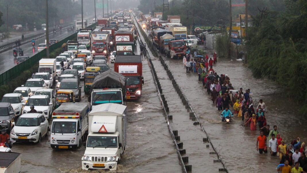 Delhi‑NCR drenched in monsoon downpour, Commuters face waterlogging and massive jams