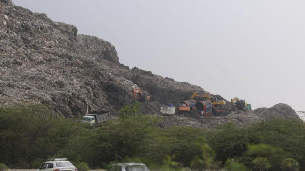 Gurugram Faces Environmental Crisis as Bandhwari Landfill Leachate Seeps Into Villages