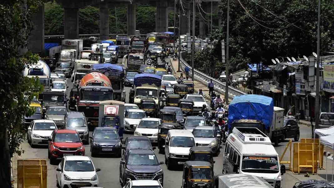 Kolkata VIP Road Repairs Cause Severe Traffic Jams Near Airport