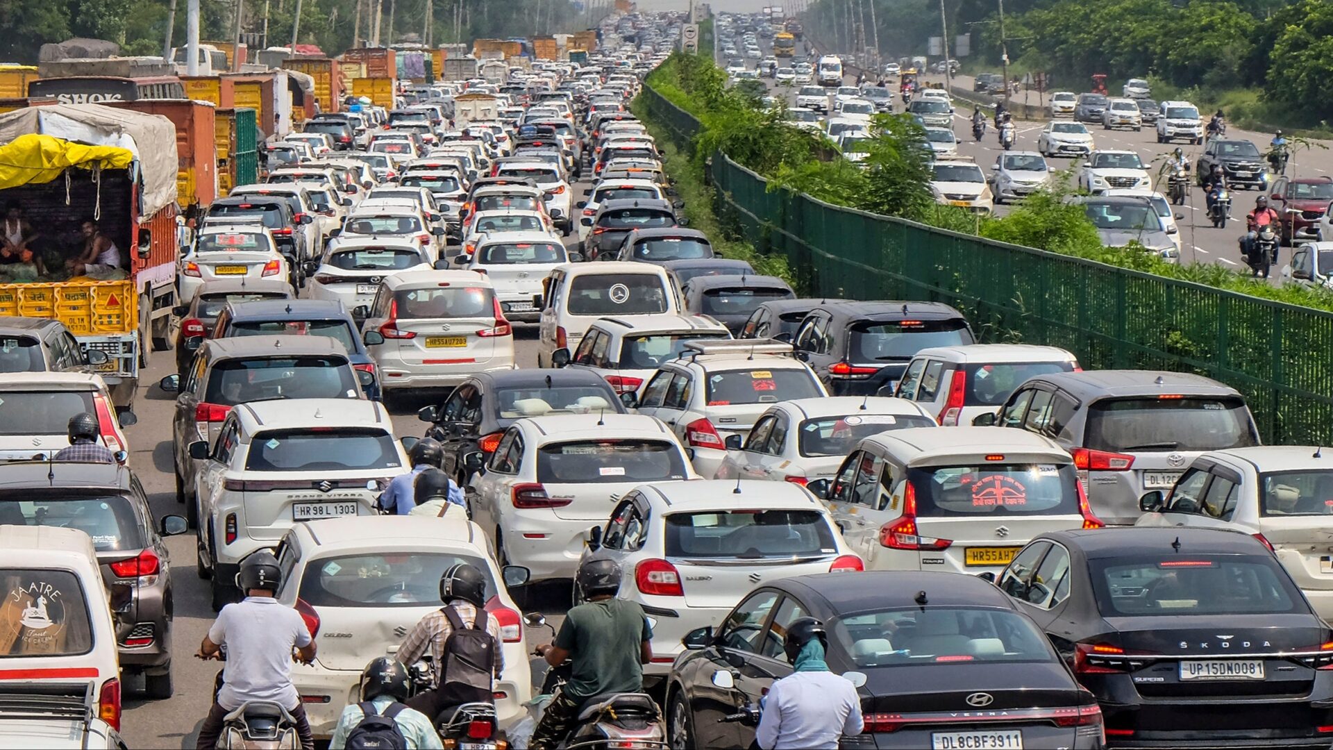 Mumbai Nalasopara Endures Two‑Kilometre Jam Near Tulinj Road Naka
