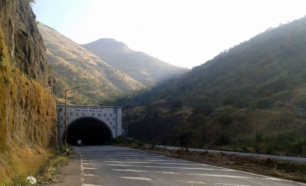 Punes New Katraj Tunnel Becomes Hazardous as Water Seepage Sparks Safety Fears