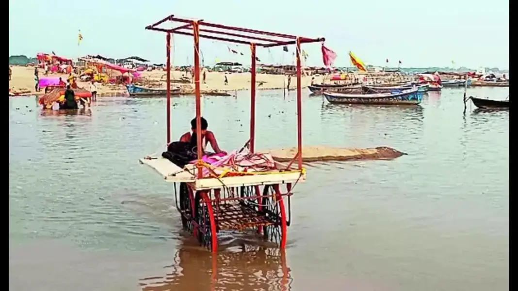 Sangam-area waterlogging as Ganga‑Yamuna rise activates flood preparedness measures