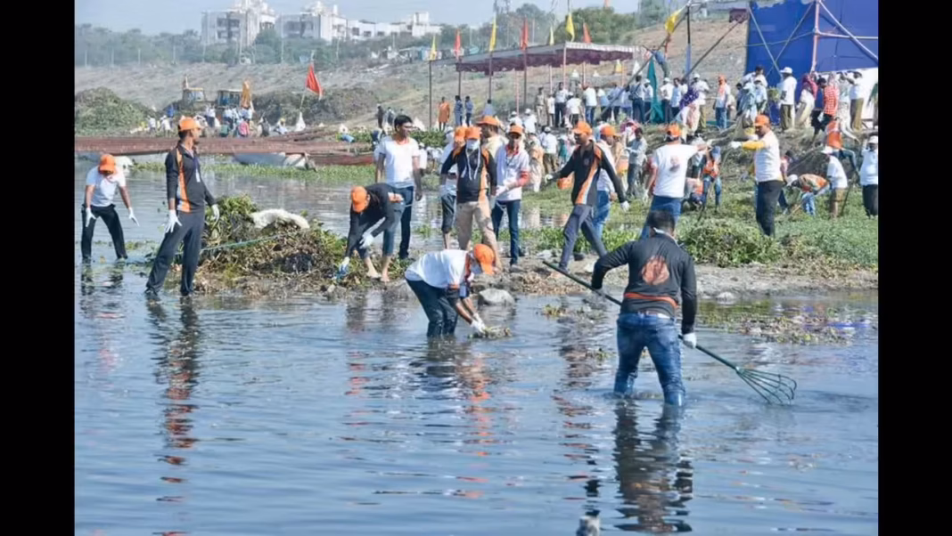 Surat SMC begins creek cleaning drive ahead of monsoon season