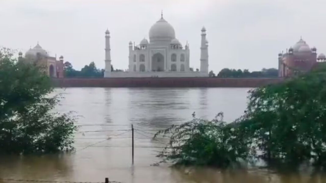 Agras Taj Mahal Among Sites Struggling with Water Shortage and Flooding