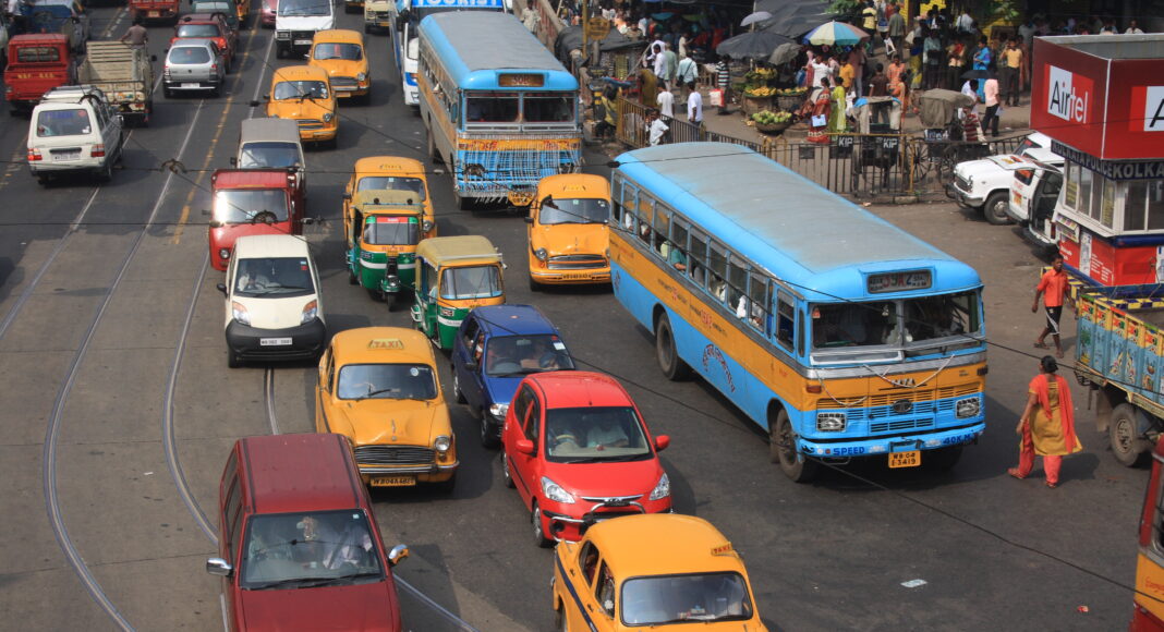 Kolkata Traffic Slows as Rally Crowds Disrupt Public Transport and Road Flow