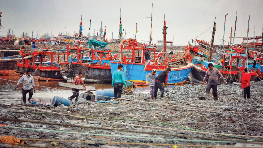 Minister Approves Rs 96 Crore Sassoon Dock Development Plan Supporting Koli Welfare