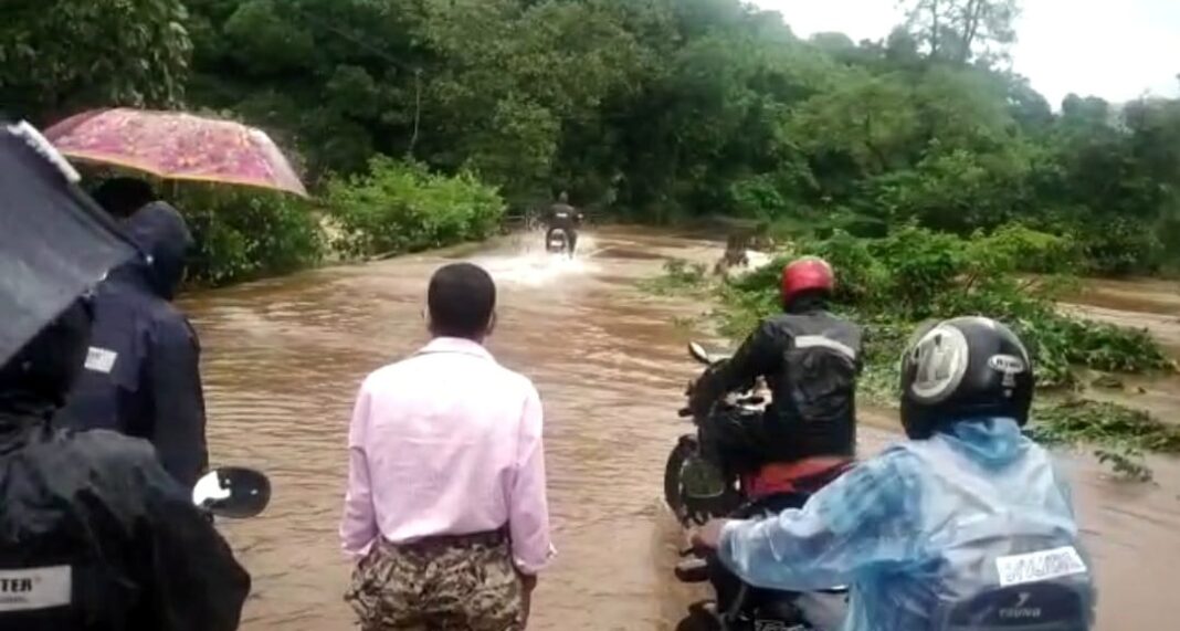 Sanguem villagers stranded again as Valshem bridge goes underwater