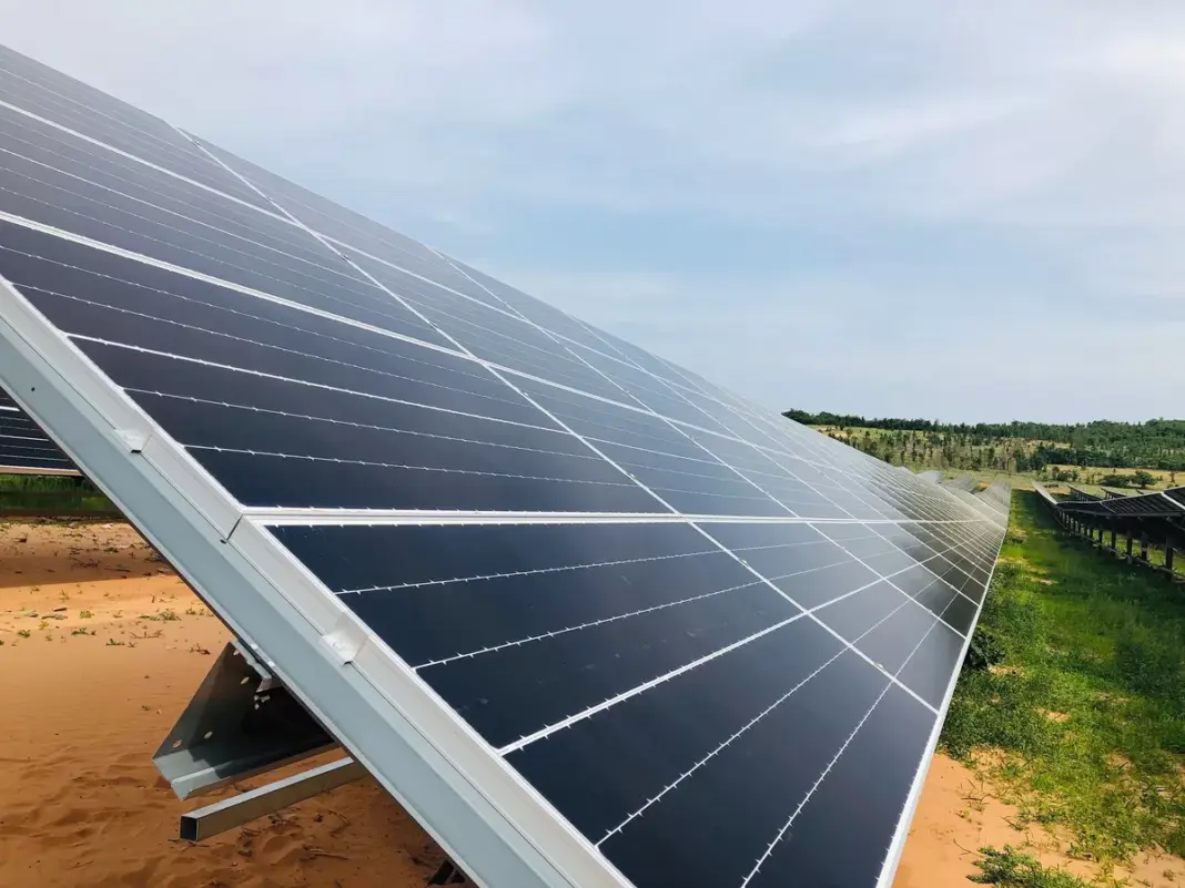 Tata Powers Mumbai's Solar Surge With 752 MW Commissioned in Q1 FY26