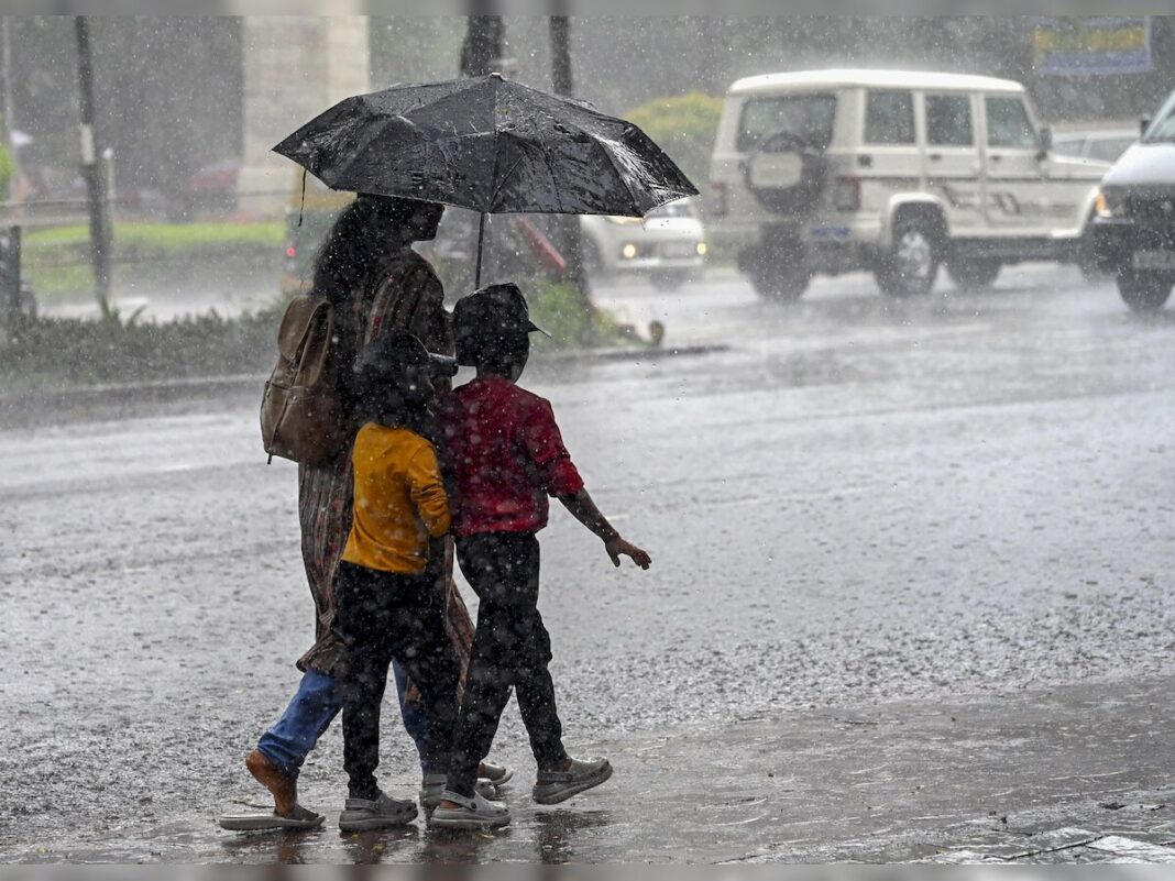 Hyderabad Expects Cloudy Skies And Intermittent Rain Throughout The Week 