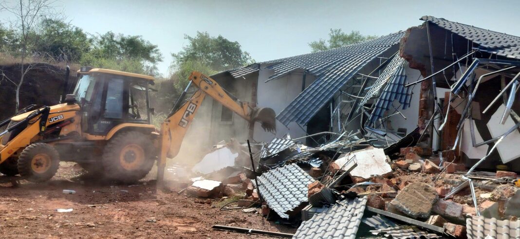 Porvorim Demolition Of Illegal House In Socorro Resumes After Court Order