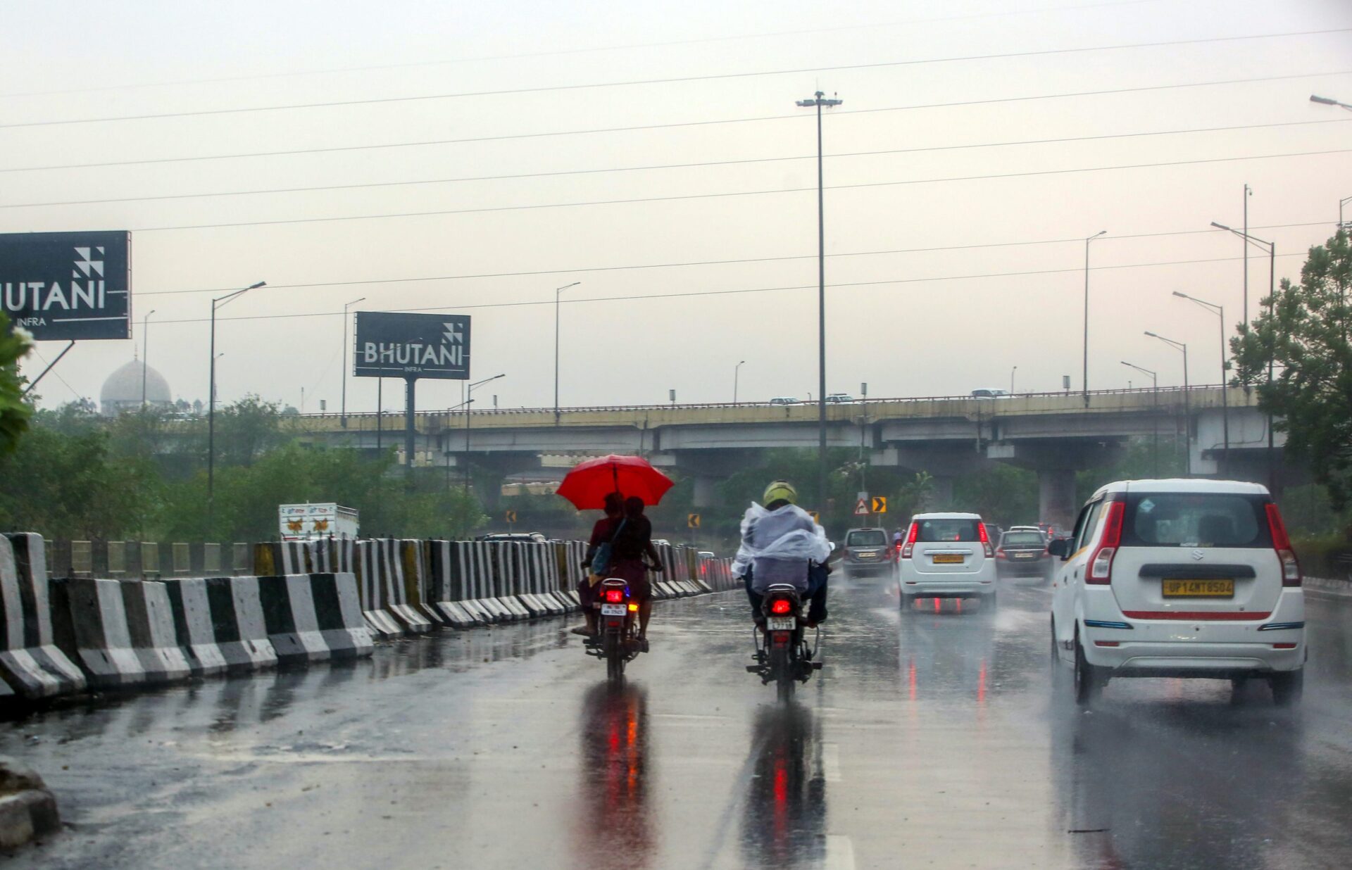 Delhi Rain Creates Chaos on Roads and Highways Widespread Waterlogging Reported