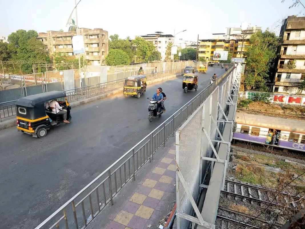 Mumbai Palava Flyover Becomes Hazard Zone Days After Inauguration Amid Complaints