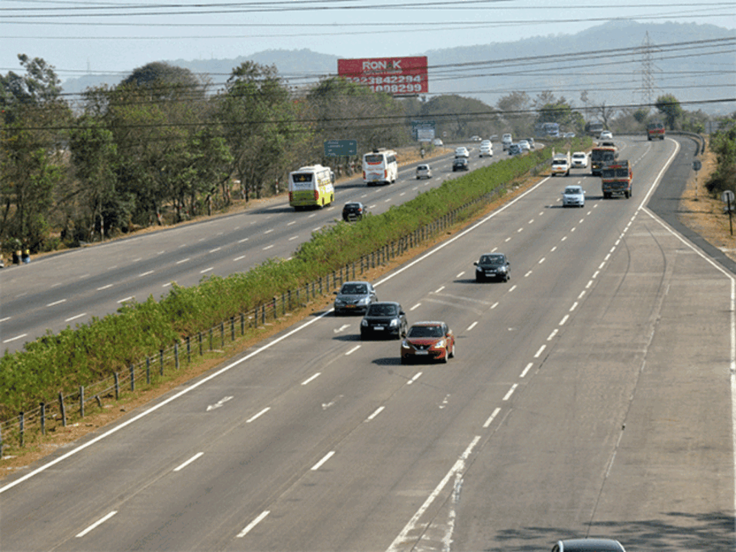 Delhi Seeks ₹1,500 Crore Through Central Funds to Fix Roads and Cut Congestion