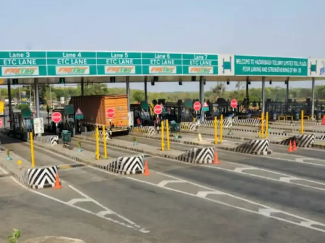 Govt Cuts Toll by 50 Percent for Roads with Tunnels and Flyovers