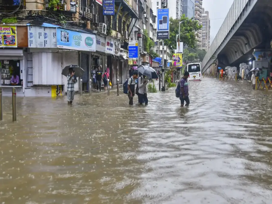 Mumbai Monsoon Persists With Rain, High Humidity and Cloudy Skies