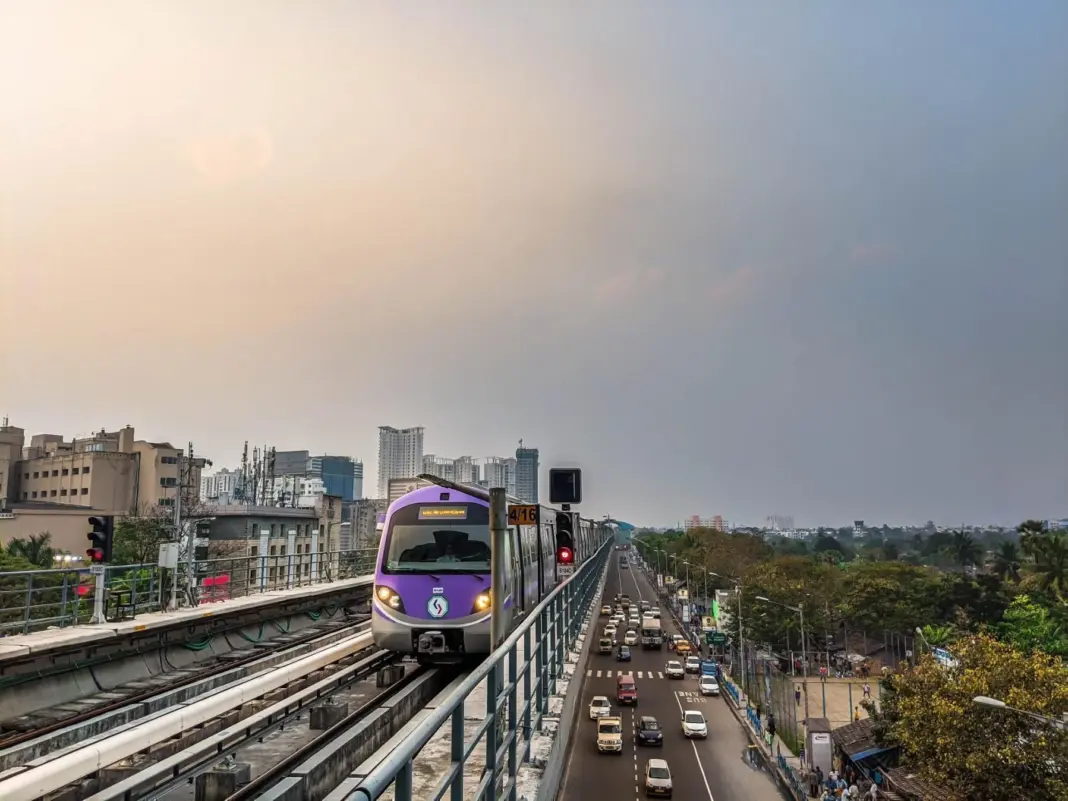 Kolkata Purple Line Clears Kidderpore Route After Court Clears DH Road Land