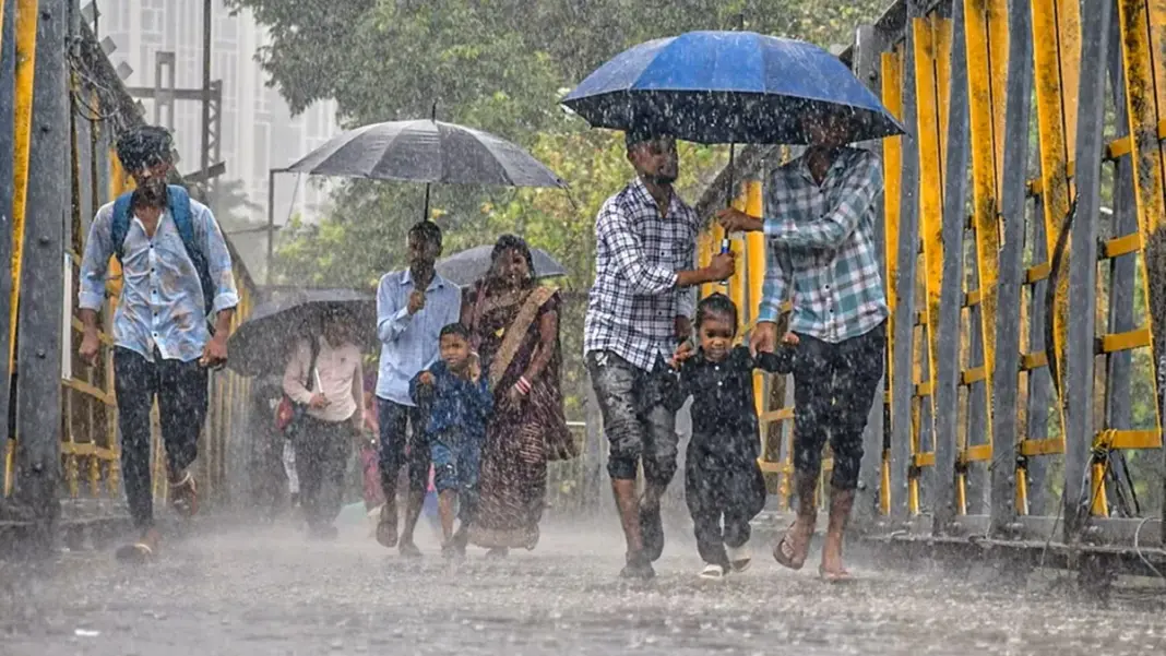 Mumbai Faces Yellow Alert With Torrential Rain Likely In Nearby Districts Today