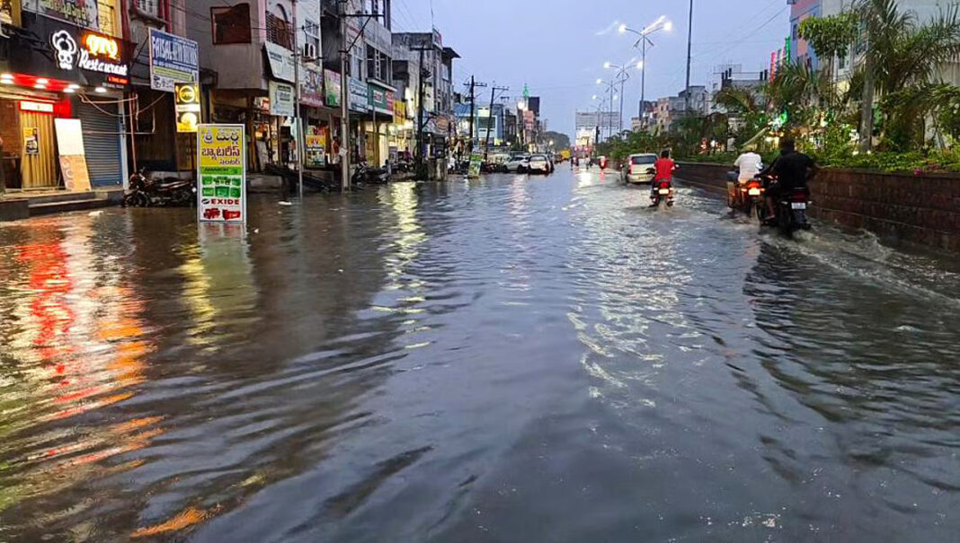 Jangaon Roads Choked as Heavy Rain Overwhelms Drains, Disrupts Mobility